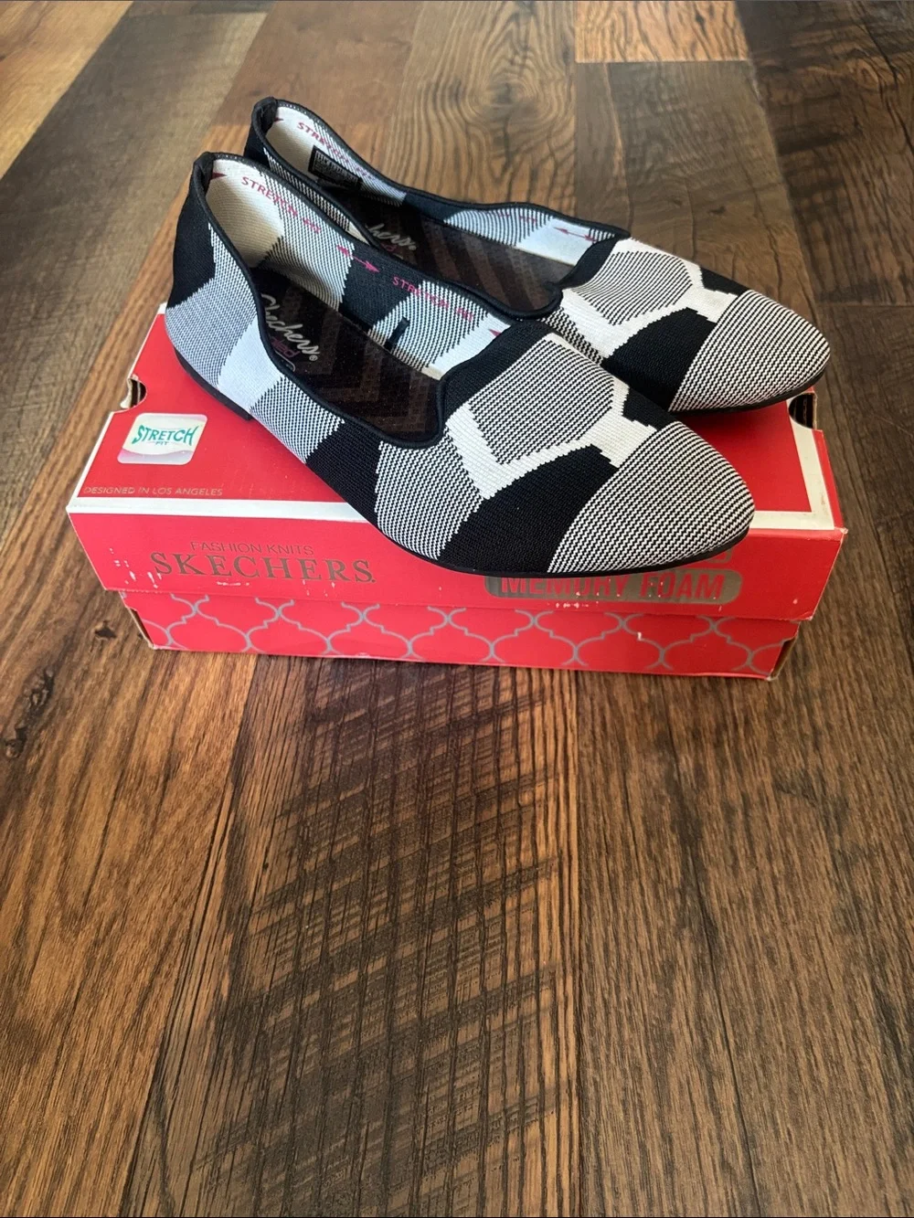 Skechers Cleo Lady Sherlock Knit Geometric Slip-On Flats Women’s Size 11